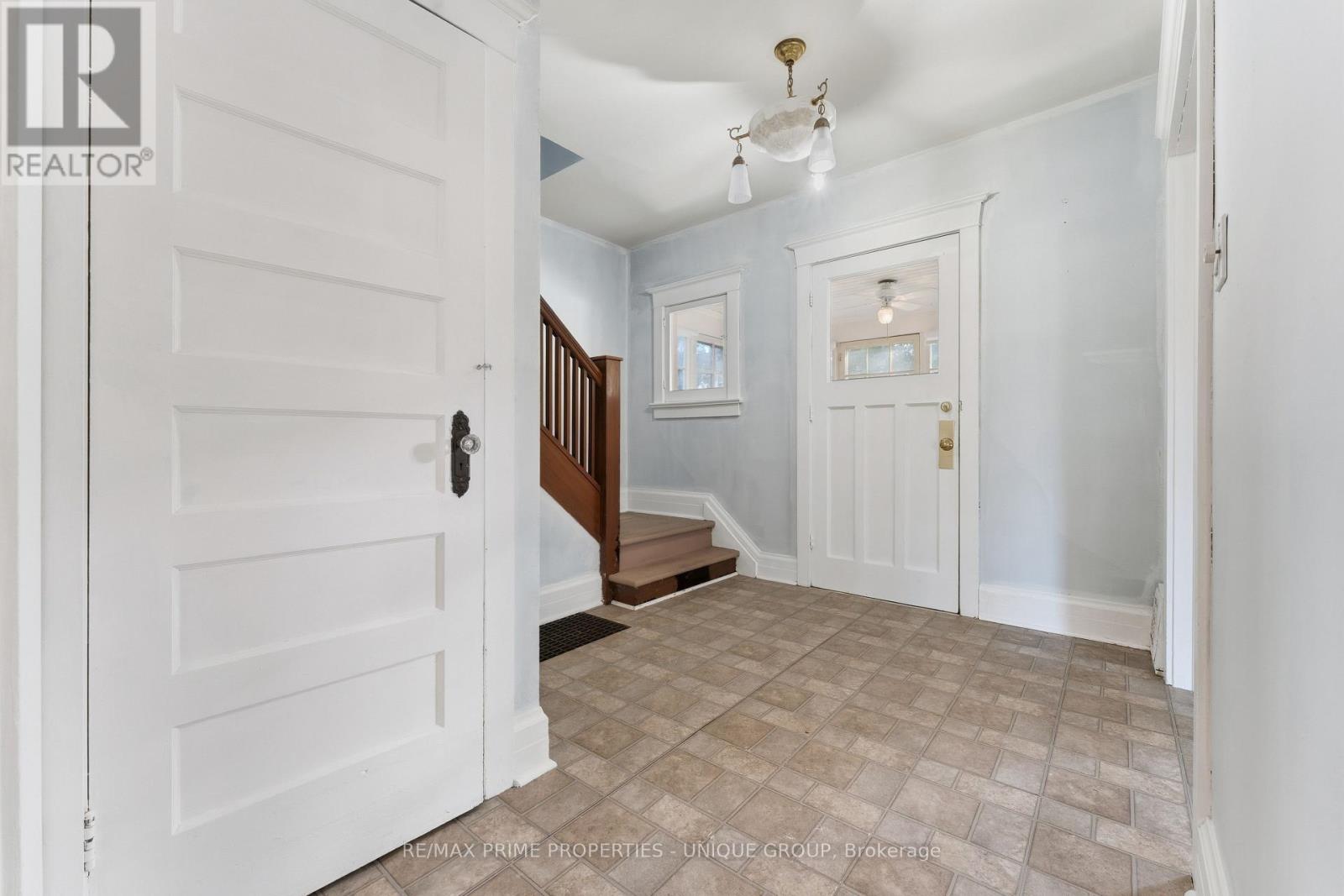 52 Long Branch Avenue, Toronto, Ontario  M8W 3J2 - Photo 17 - W12459809