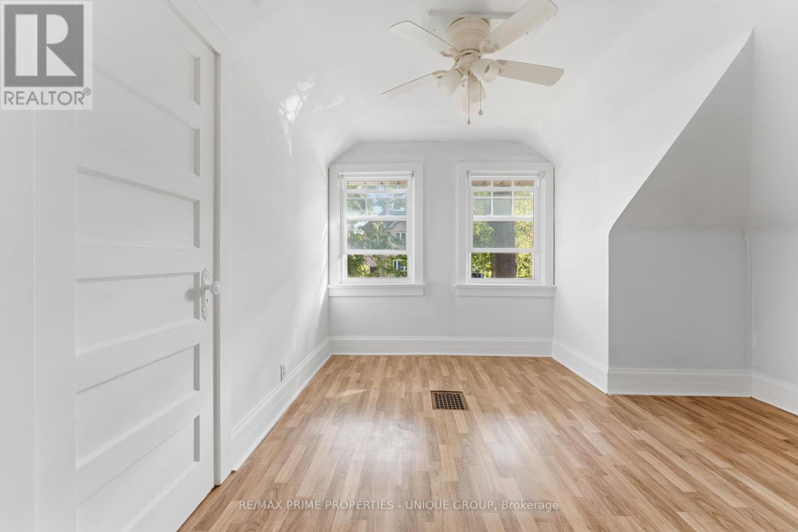 52 Long Branch Avenue, Toronto, Ontario  M8W 3J2 - Photo 19 - W12459809