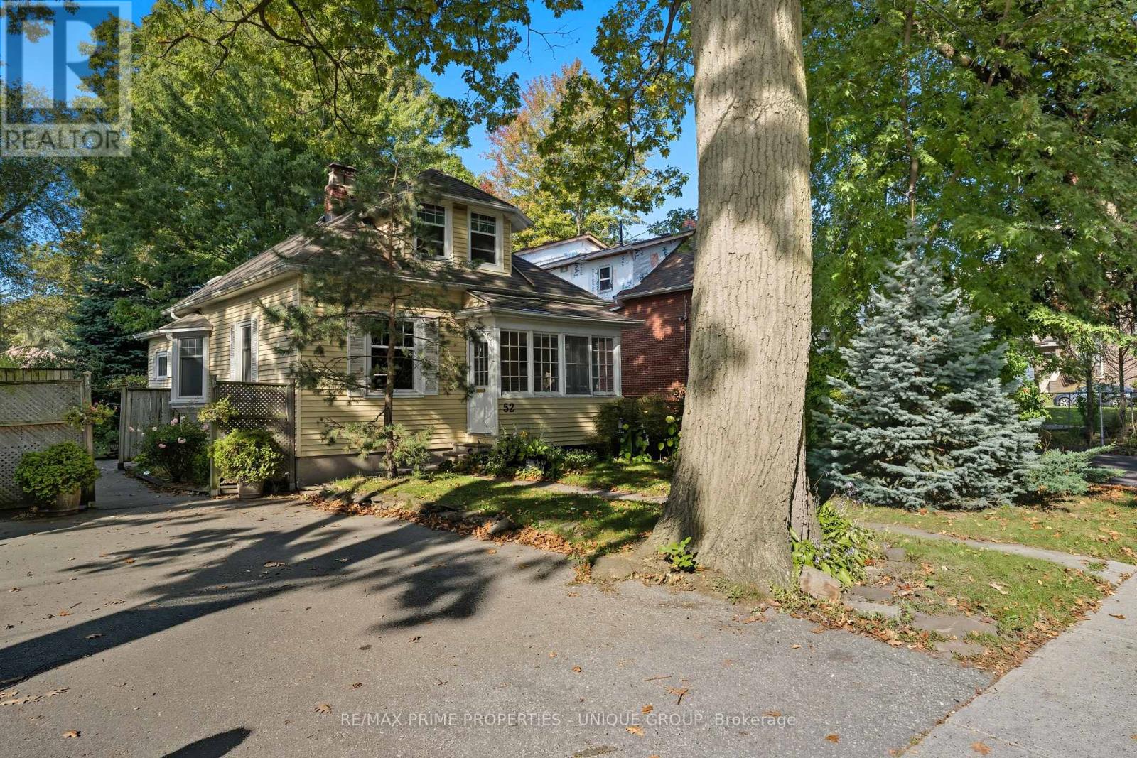 52 Long Branch Avenue, Toronto, Ontario  M8W 3J2 - Photo 2 - W12459809