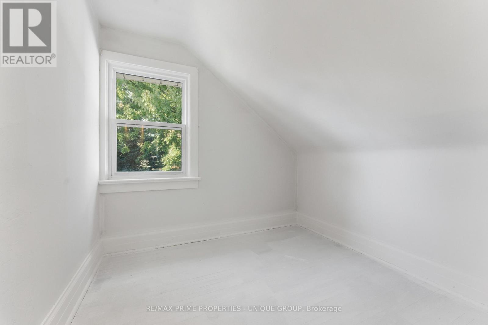 52 Long Branch Avenue, Toronto, Ontario  M8W 3J2 - Photo 22 - W12459809