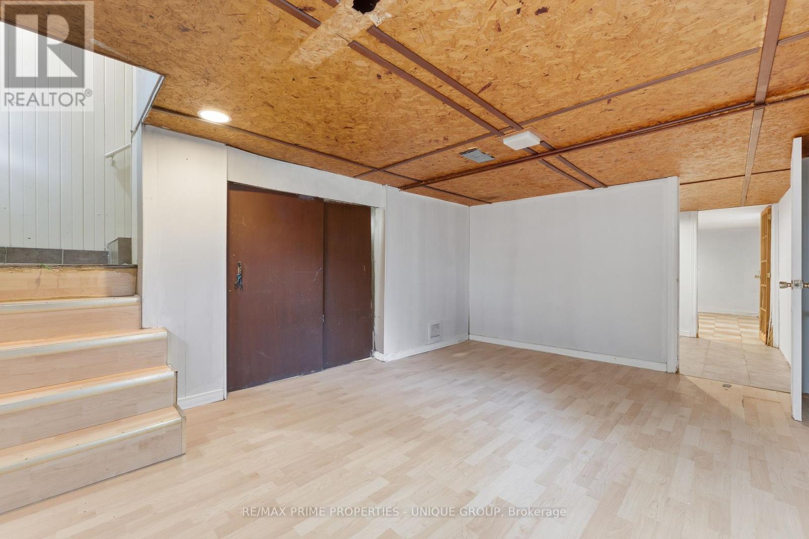 52 Long Branch Avenue, Toronto, Ontario  M8W 3J2 - Photo 25 - W12459809