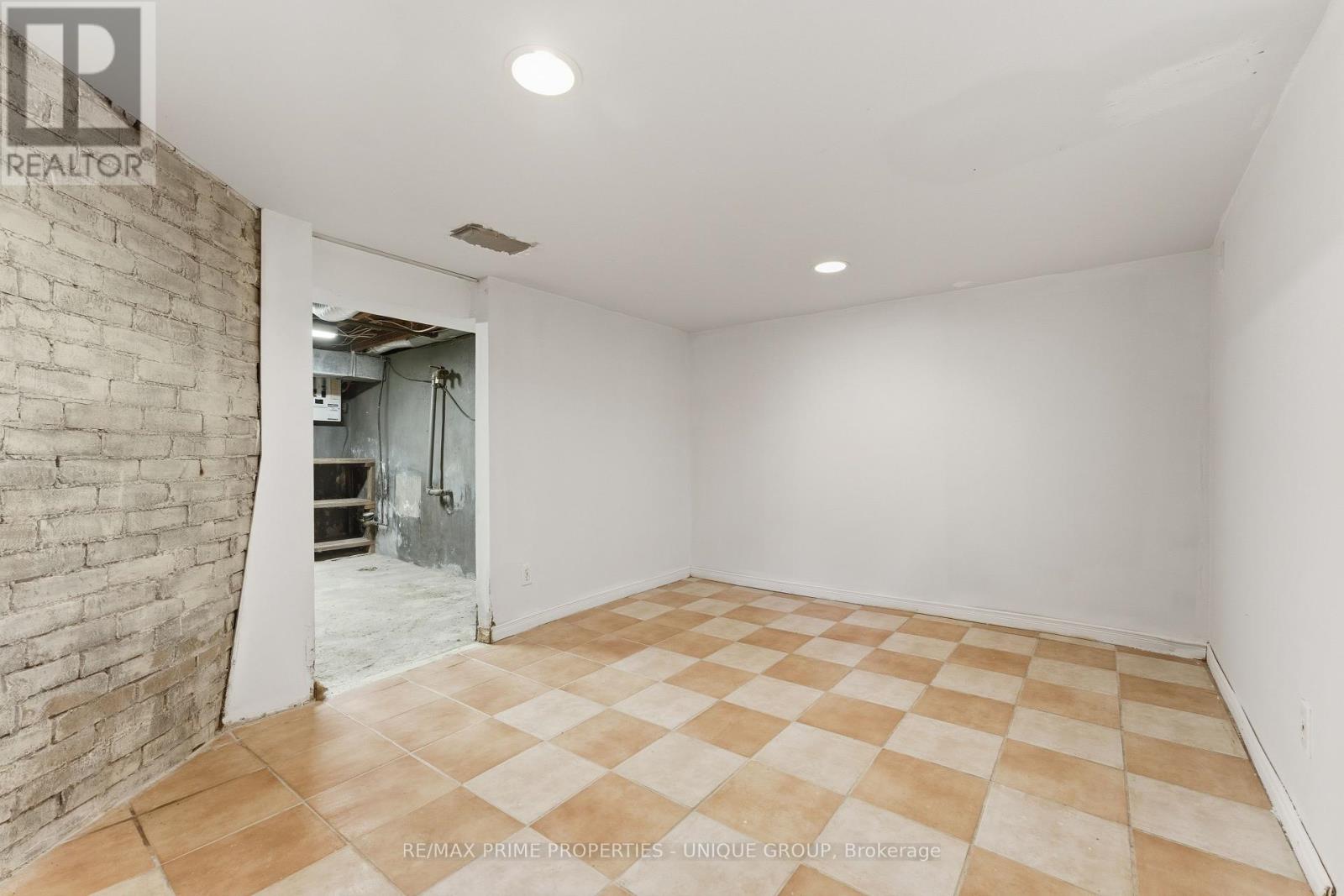 52 Long Branch Avenue, Toronto, Ontario  M8W 3J2 - Photo 28 - W12459809