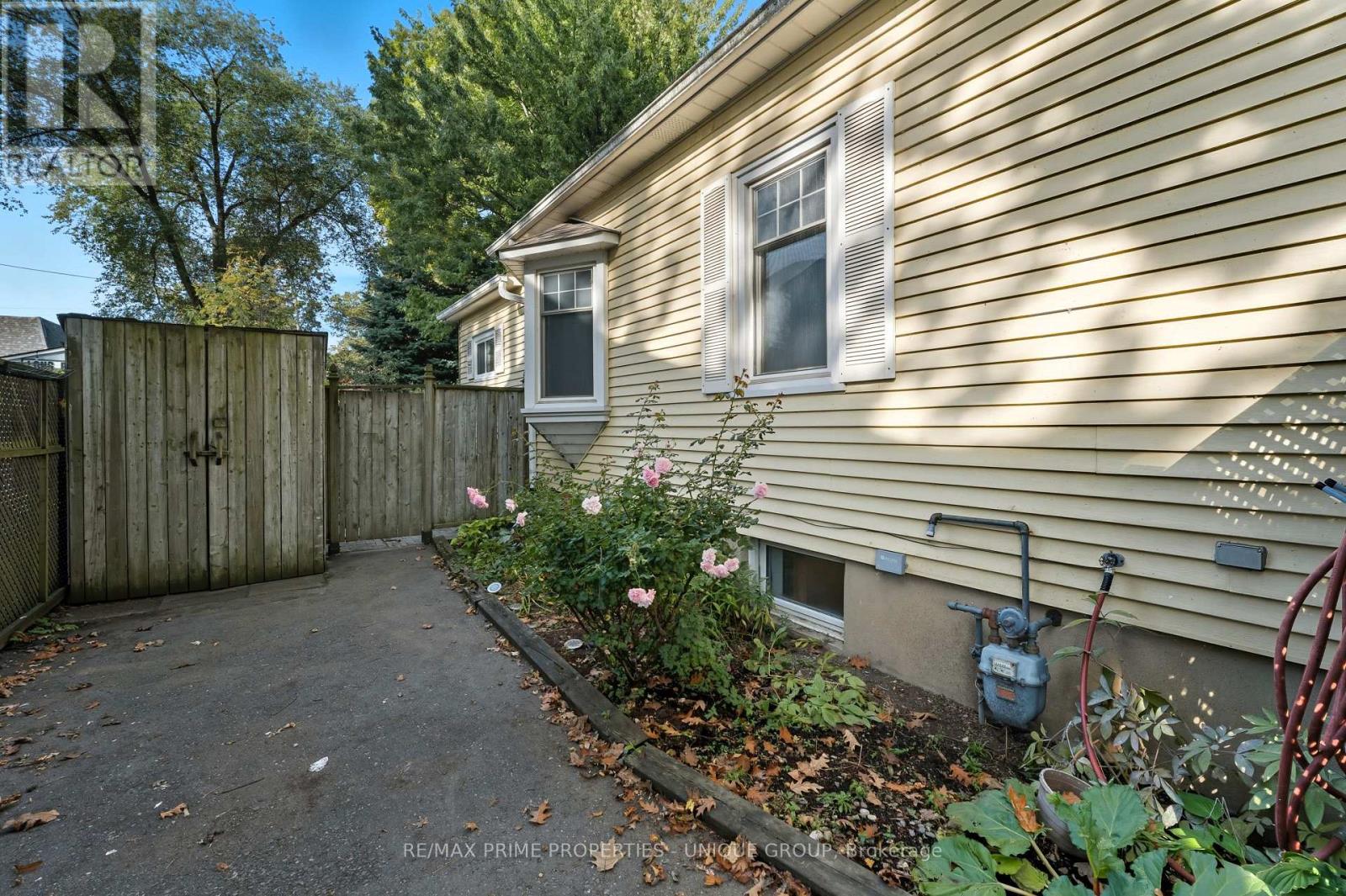 52 Long Branch Avenue, Toronto, Ontario  M8W 3J2 - Photo 32 - W12459809