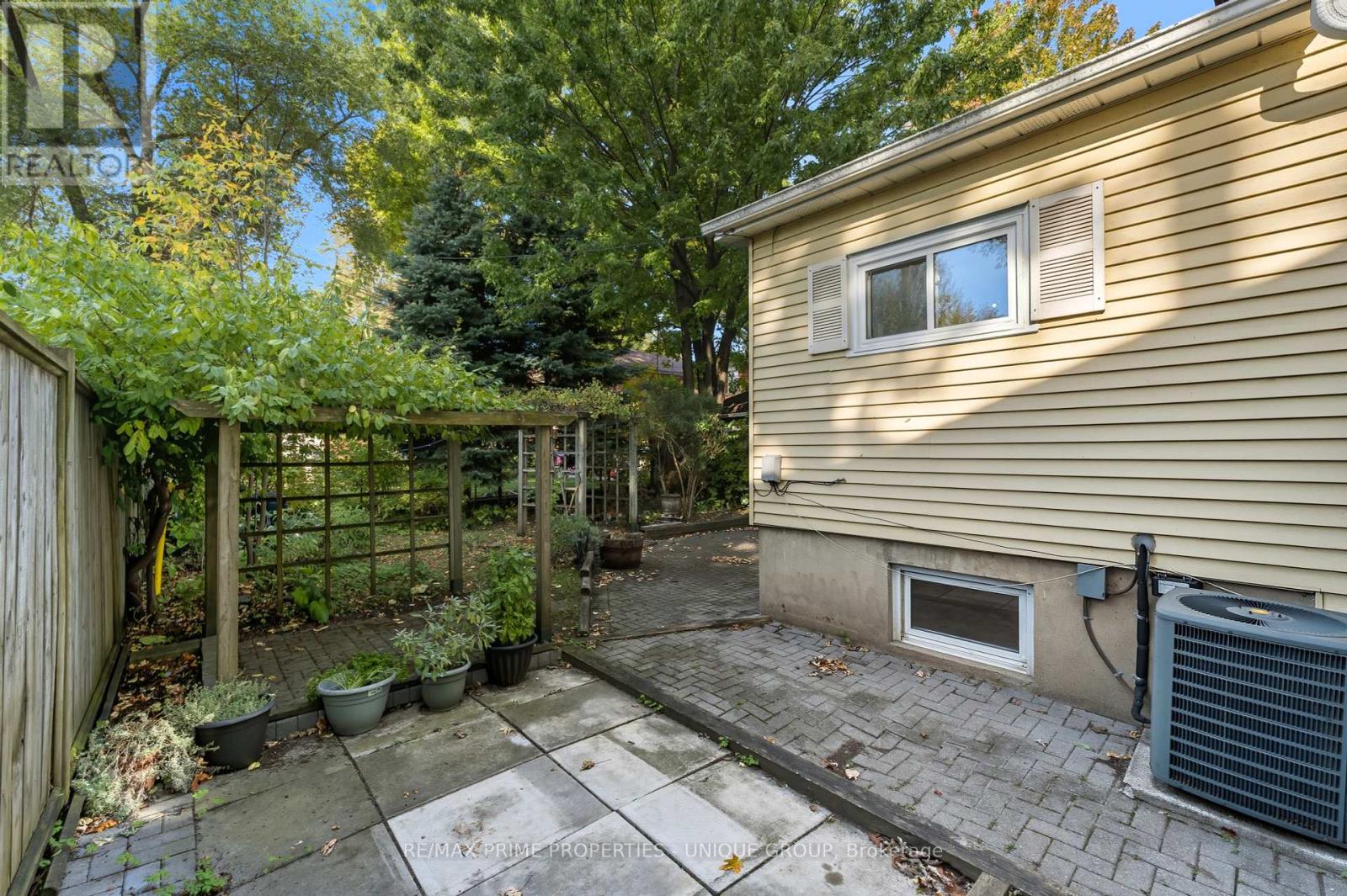 52 Long Branch Avenue, Toronto, Ontario  M8W 3J2 - Photo 33 - W12459809