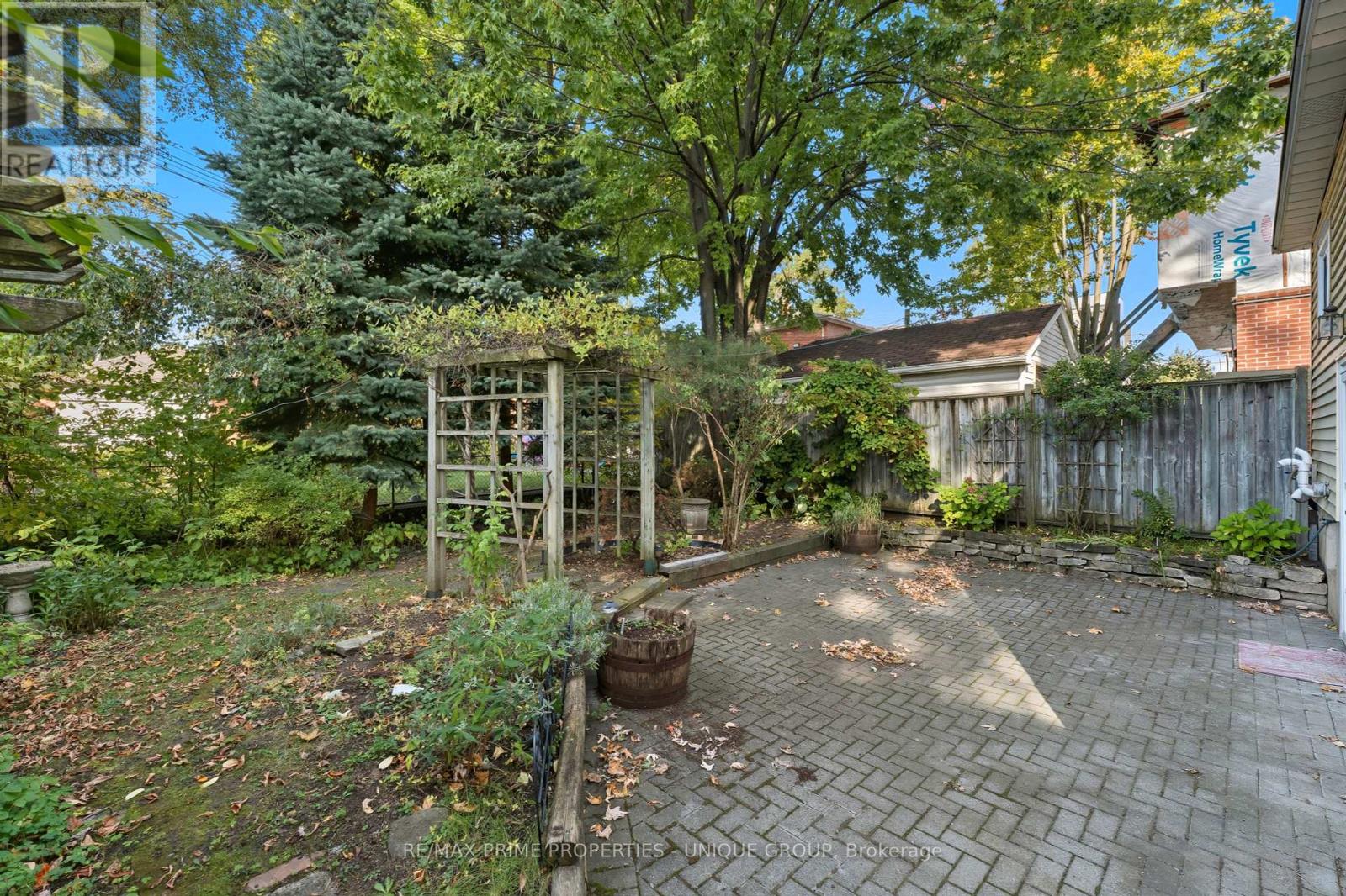 52 Long Branch Avenue, Toronto, Ontario  M8W 3J2 - Photo 34 - W12459809
