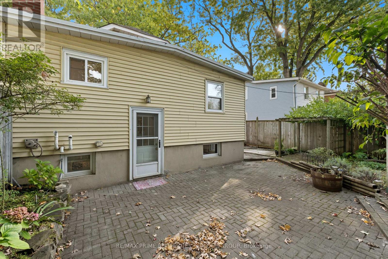 52 Long Branch Avenue, Toronto, Ontario  M8W 3J2 - Photo 37 - W12459809
