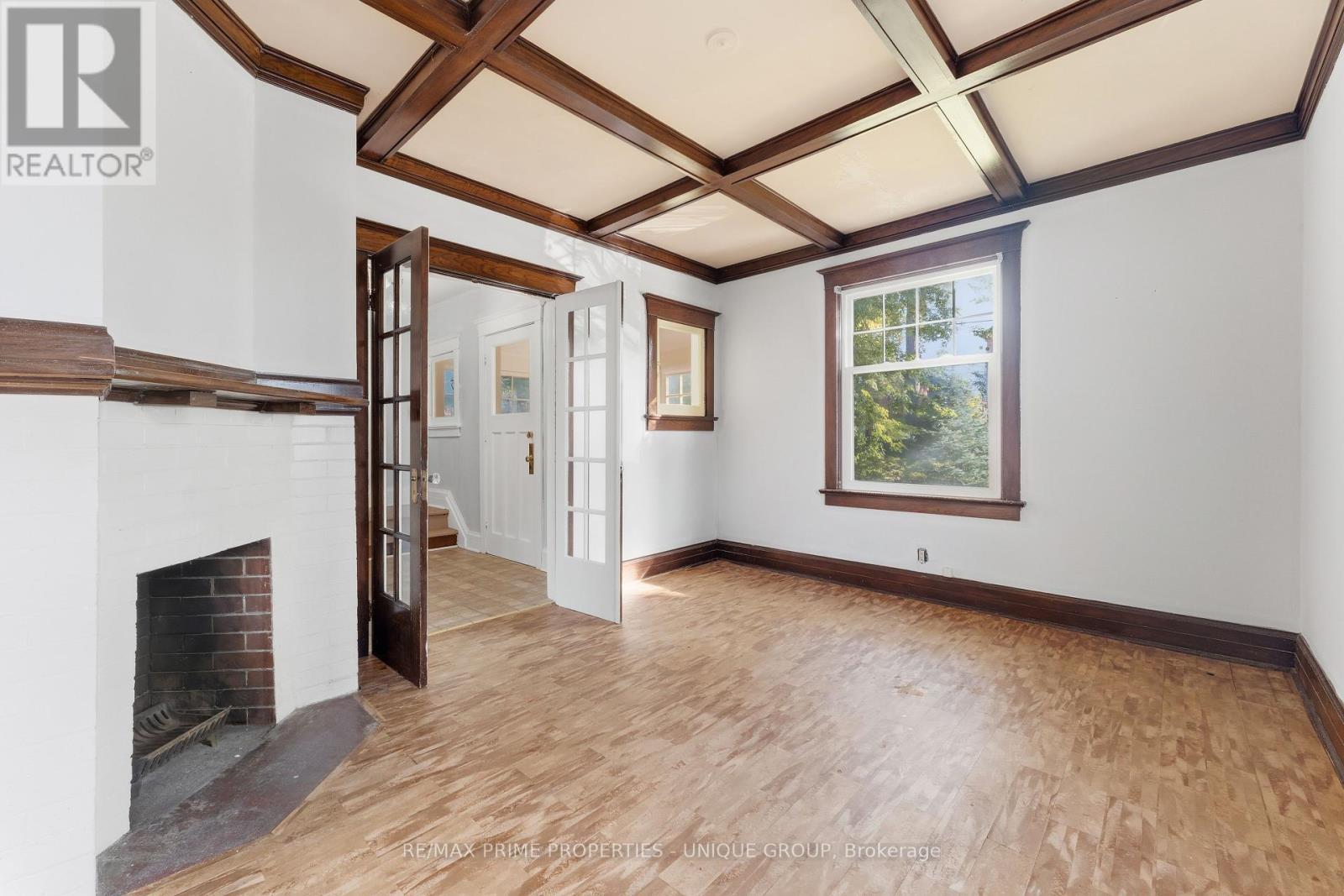 52 Long Branch Avenue, Toronto, Ontario  M8W 3J2 - Photo 8 - W12459809