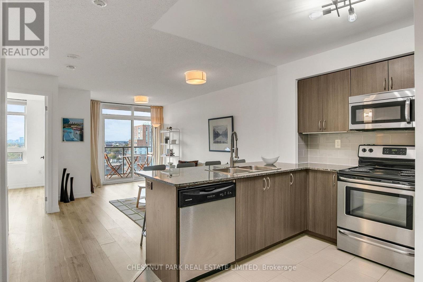 1008 - 816 Lansdowne Avenue, Toronto, Ontario  M6H 4K6 - Photo 4 - W12459843