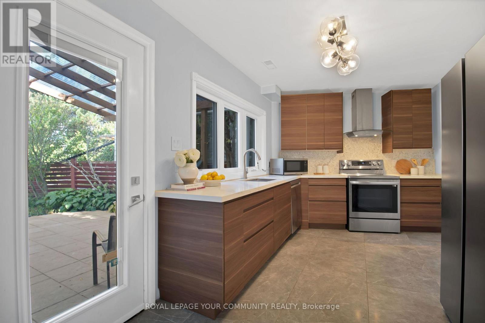651 Burnhamthorpe Road, Toronto, Ontario  M9C 2Z1 - Photo 16 - W12459862
