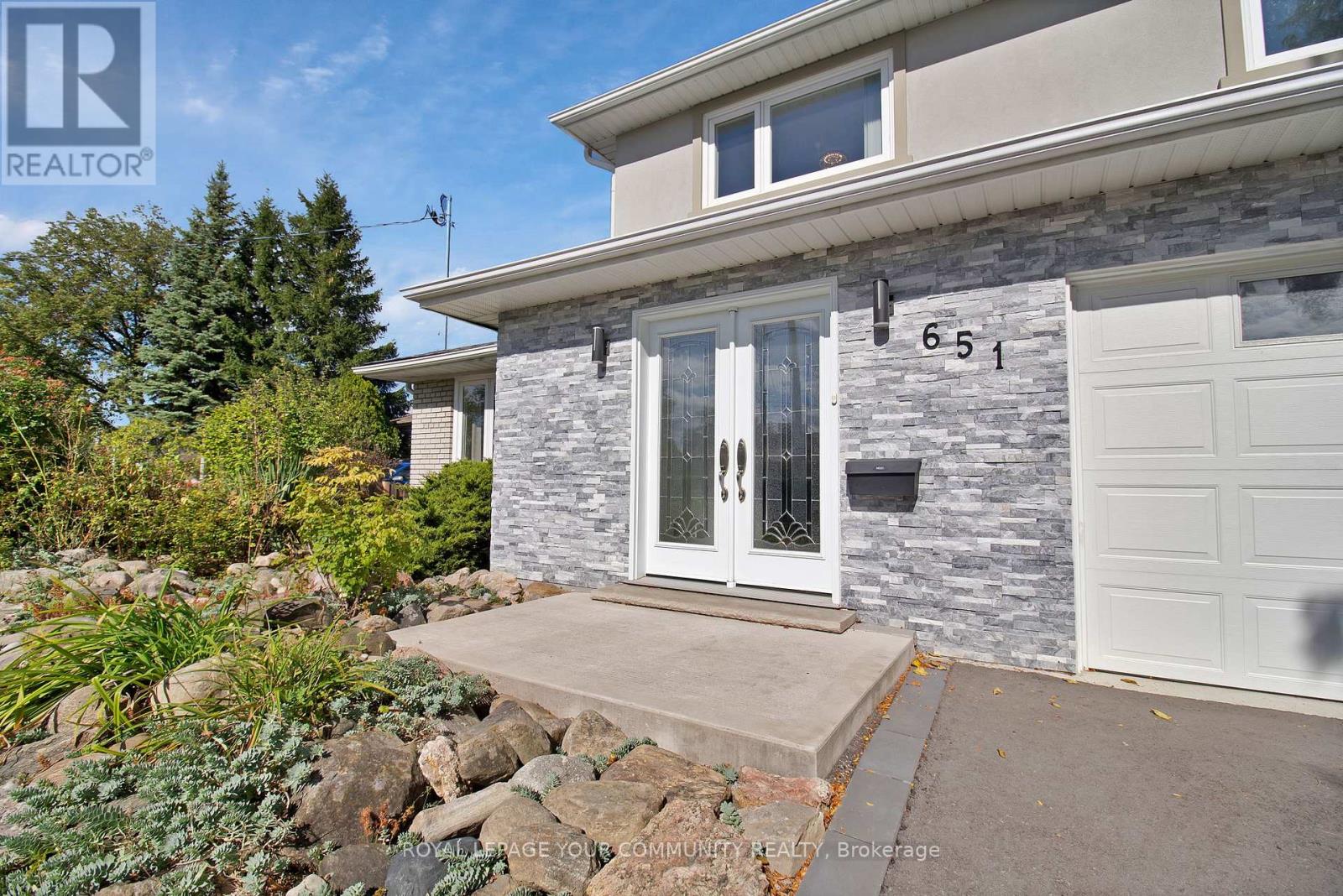 651 Burnhamthorpe Road, Toronto, Ontario  M9C 2Z1 - Photo 2 - W12459862