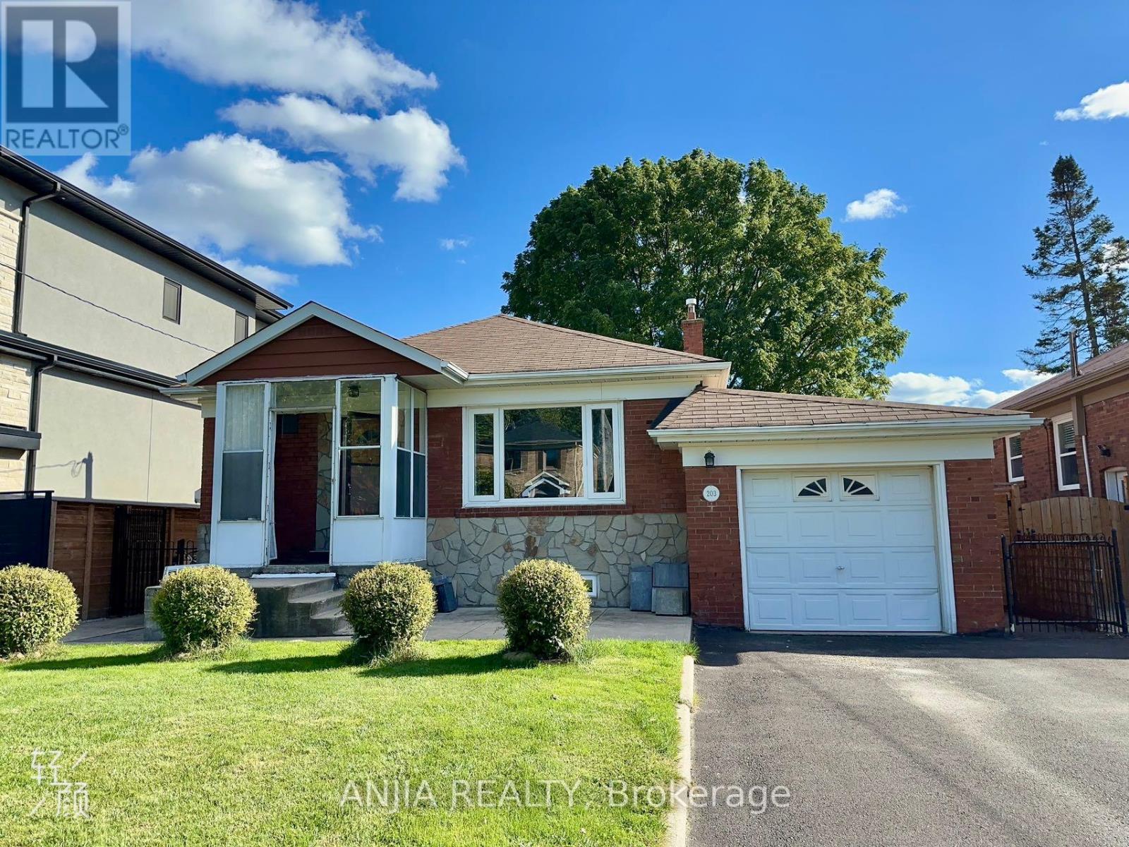 203 VAN DUSEN BOULEVARD, Toronto, Ontario