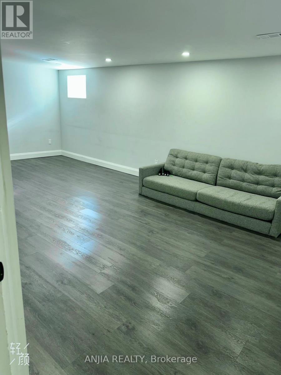 203 Van Dusen Boulevard, Toronto, Ontario  M8Z 3H7 - Photo 8 - W12459863