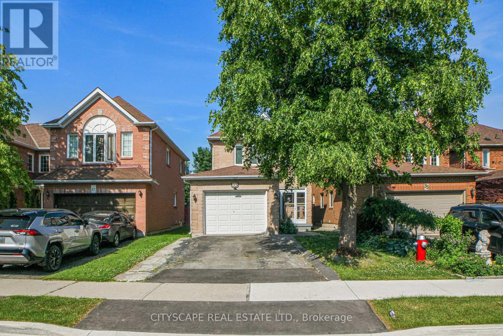 35 Letty Avenue, Brampton, Ontario  L6Y 4T3 - Photo 2 - W12459883