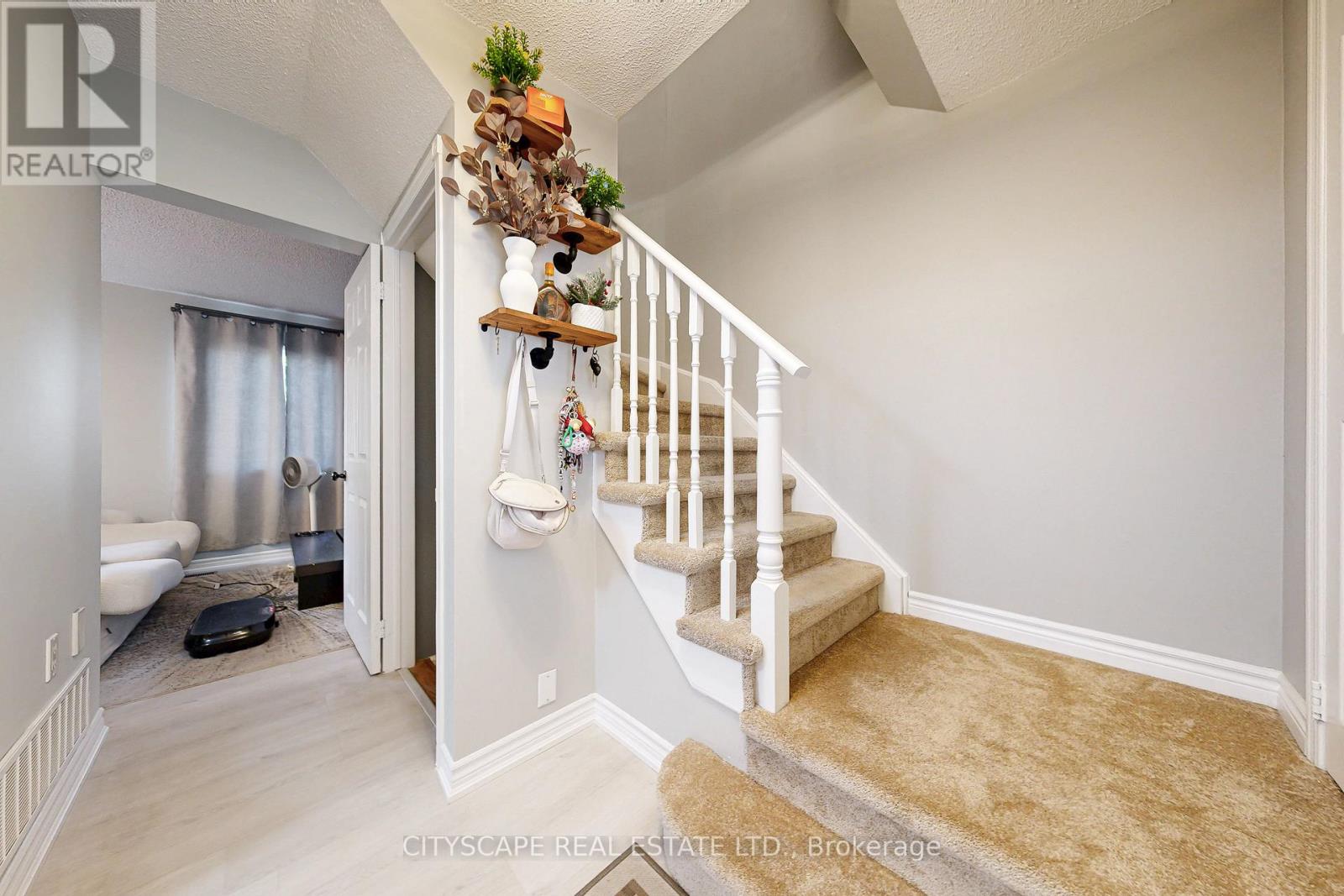 35 Letty Avenue, Brampton, Ontario  L6Y 4T3 - Photo 6 - W12459883