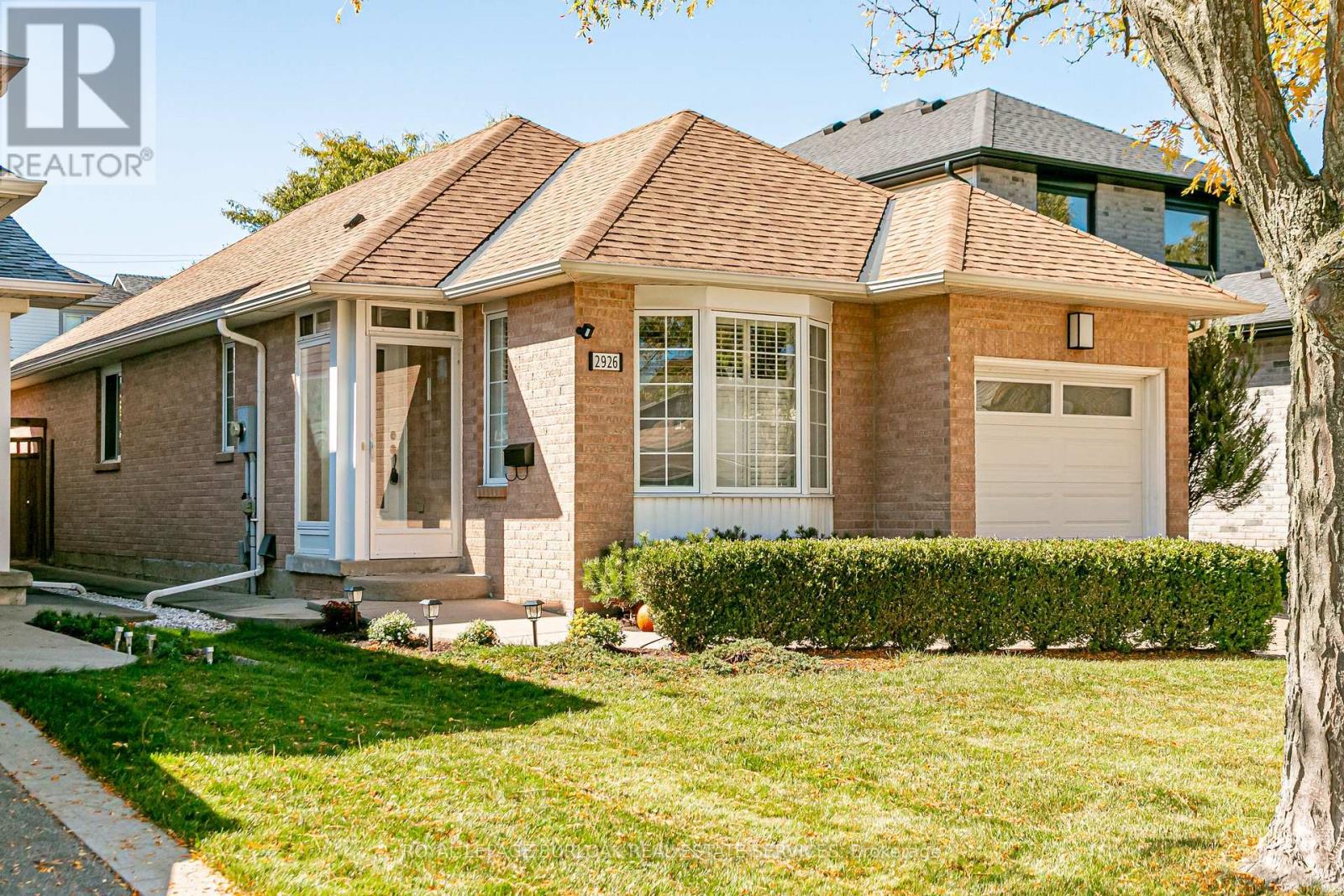 2926 Addison Street, Burlington, Ontario  L7M 4K4 - Photo 2 - W12459892