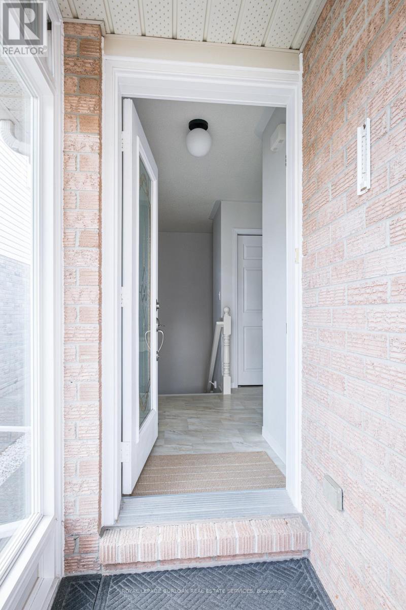 2926 Addison Street, Burlington, Ontario  L7M 4K4 - Photo 4 - W12459892