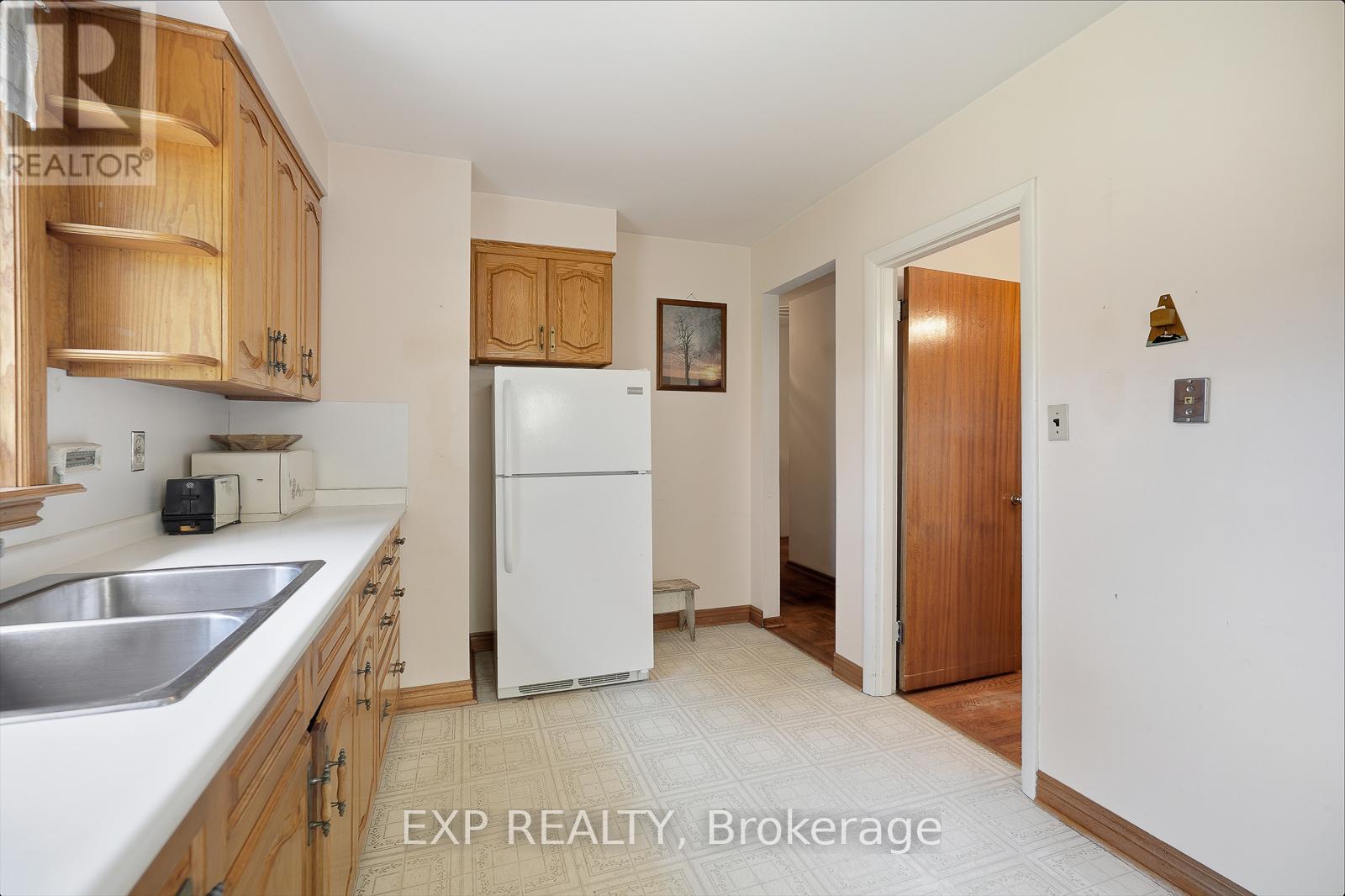 1071 Henley Road, Mississauga, Ontario  L4Y 1C8 - Photo 19 - W12459895