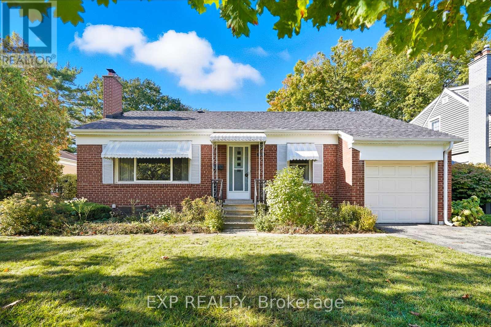 1071 Henley Road, Mississauga, Ontario  L4Y 1C8 - Photo 2 - W12459895