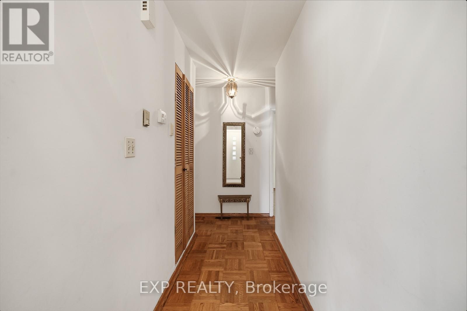 1071 Henley Road, Mississauga, Ontario  L4Y 1C8 - Photo 22 - W12459895