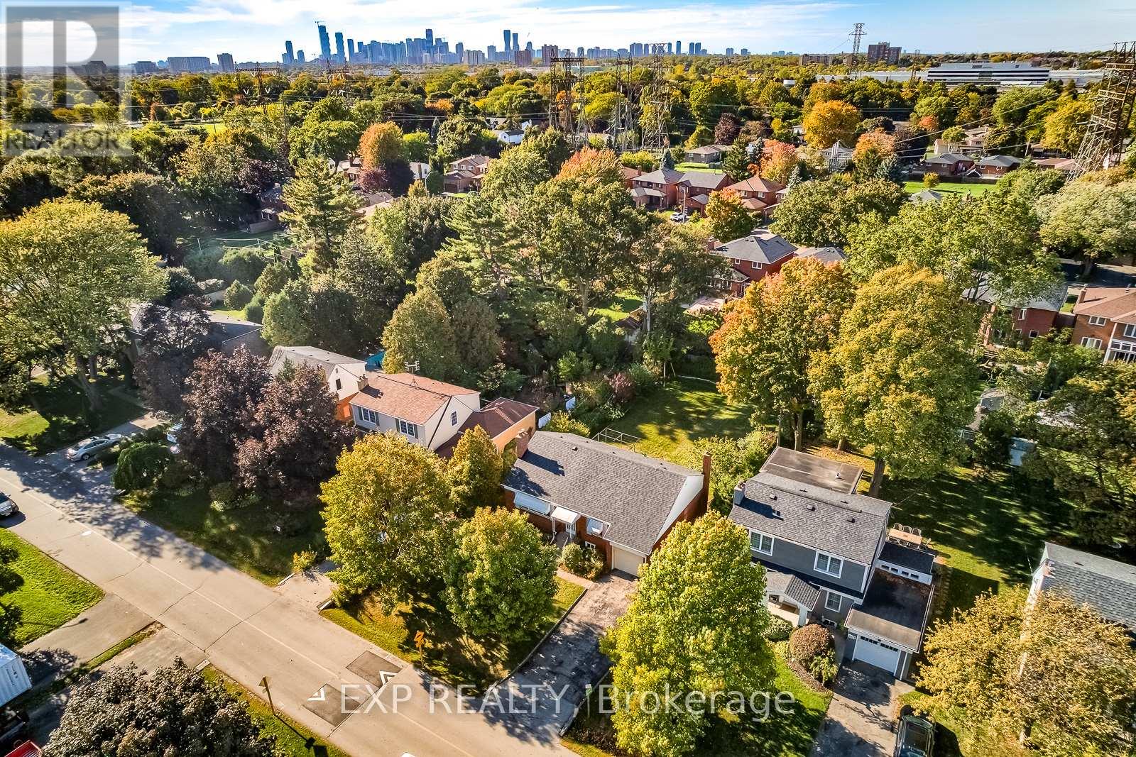 1071 Henley Road, Mississauga, Ontario  L4Y 1C8 - Photo 3 - W12459895