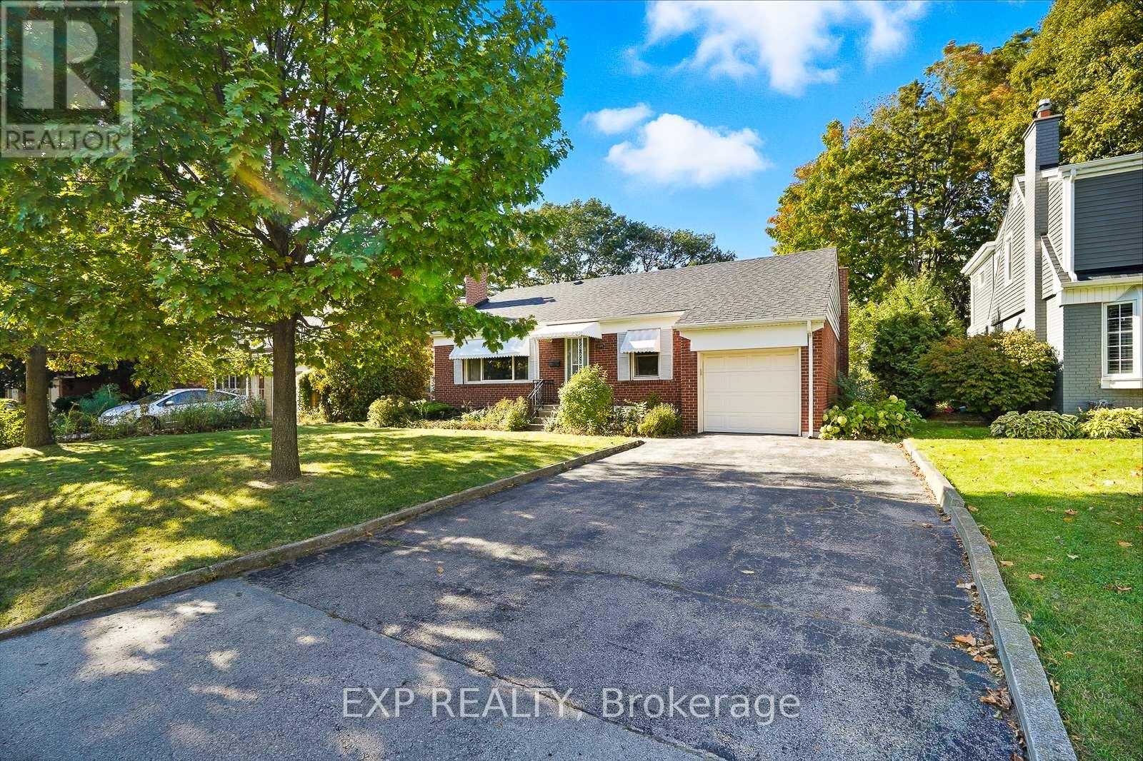 1071 Henley Road, Mississauga, Ontario  L4Y 1C8 - Photo 5 - W12459895