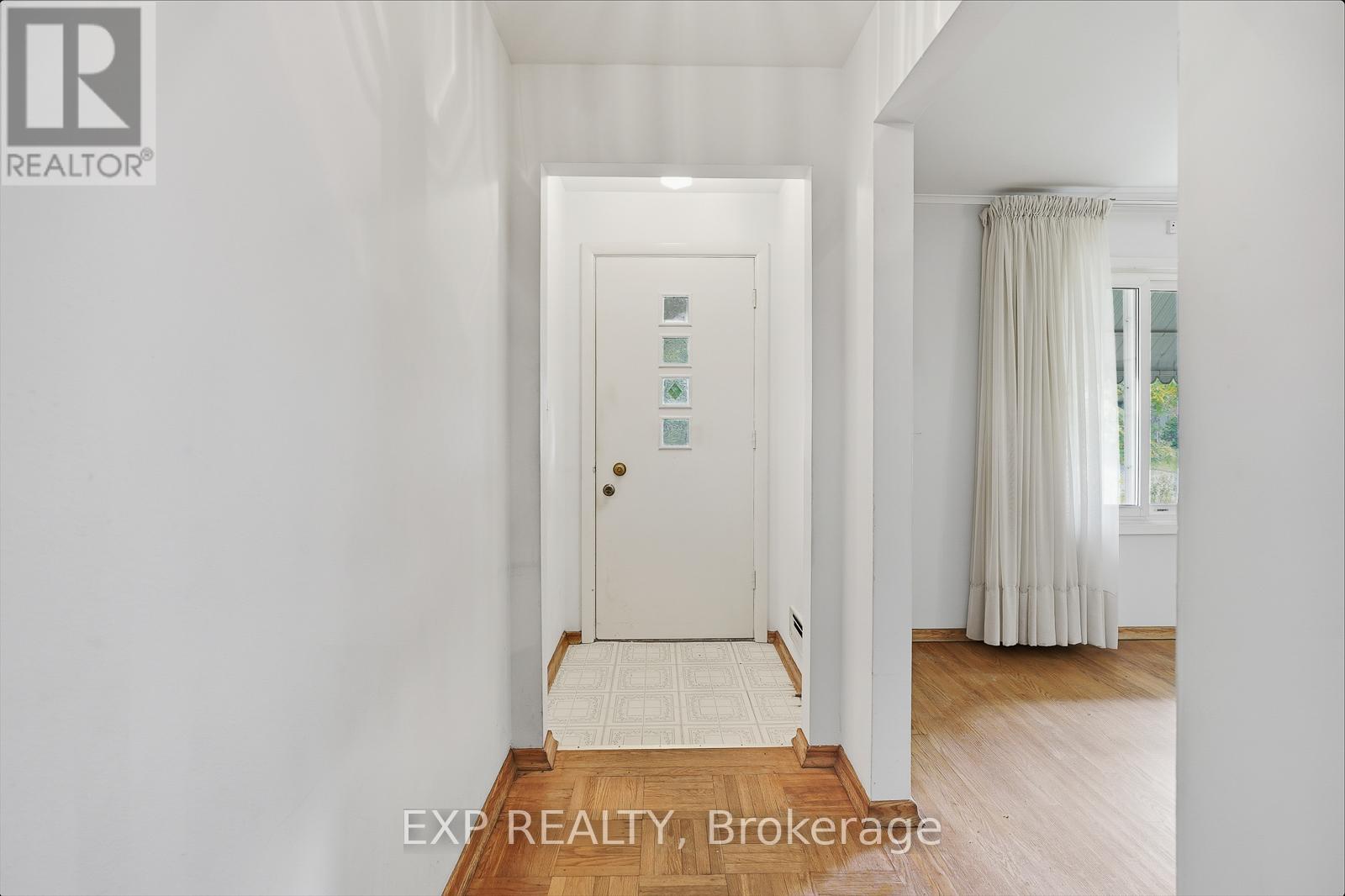 1071 Henley Road, Mississauga, Ontario  L4Y 1C8 - Photo 6 - W12459895