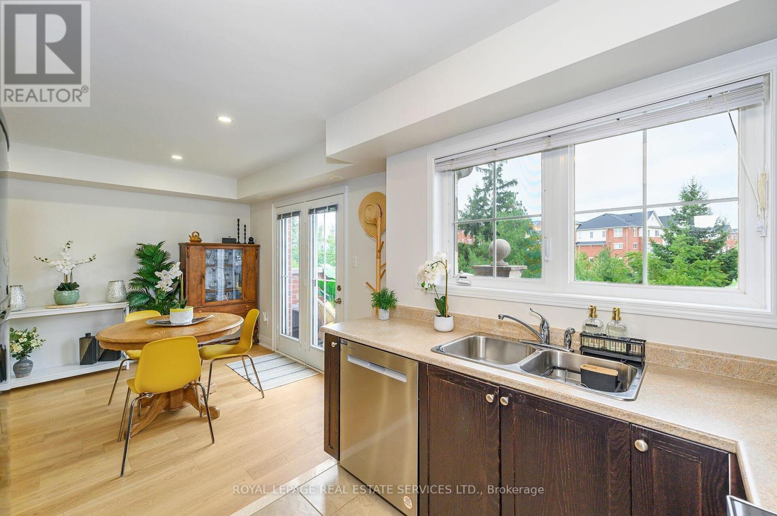 Unit 12 - 19 Hays Boulevard, Oakville, Ontario  L6H 0H8 - Photo 13 - W12459902