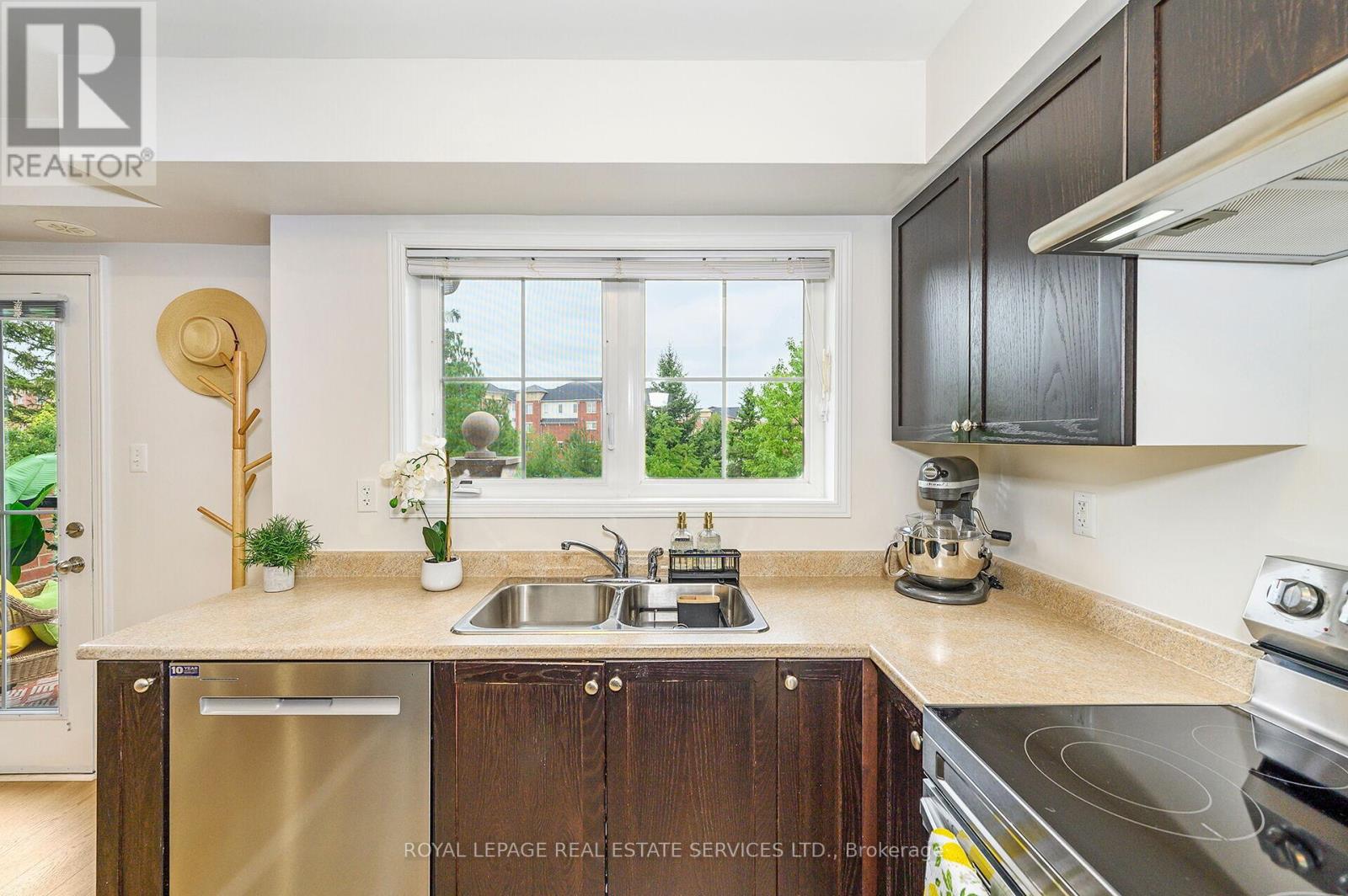 Unit 12 - 19 Hays Boulevard, Oakville, Ontario  L6H 0H8 - Photo 14 - W12459902