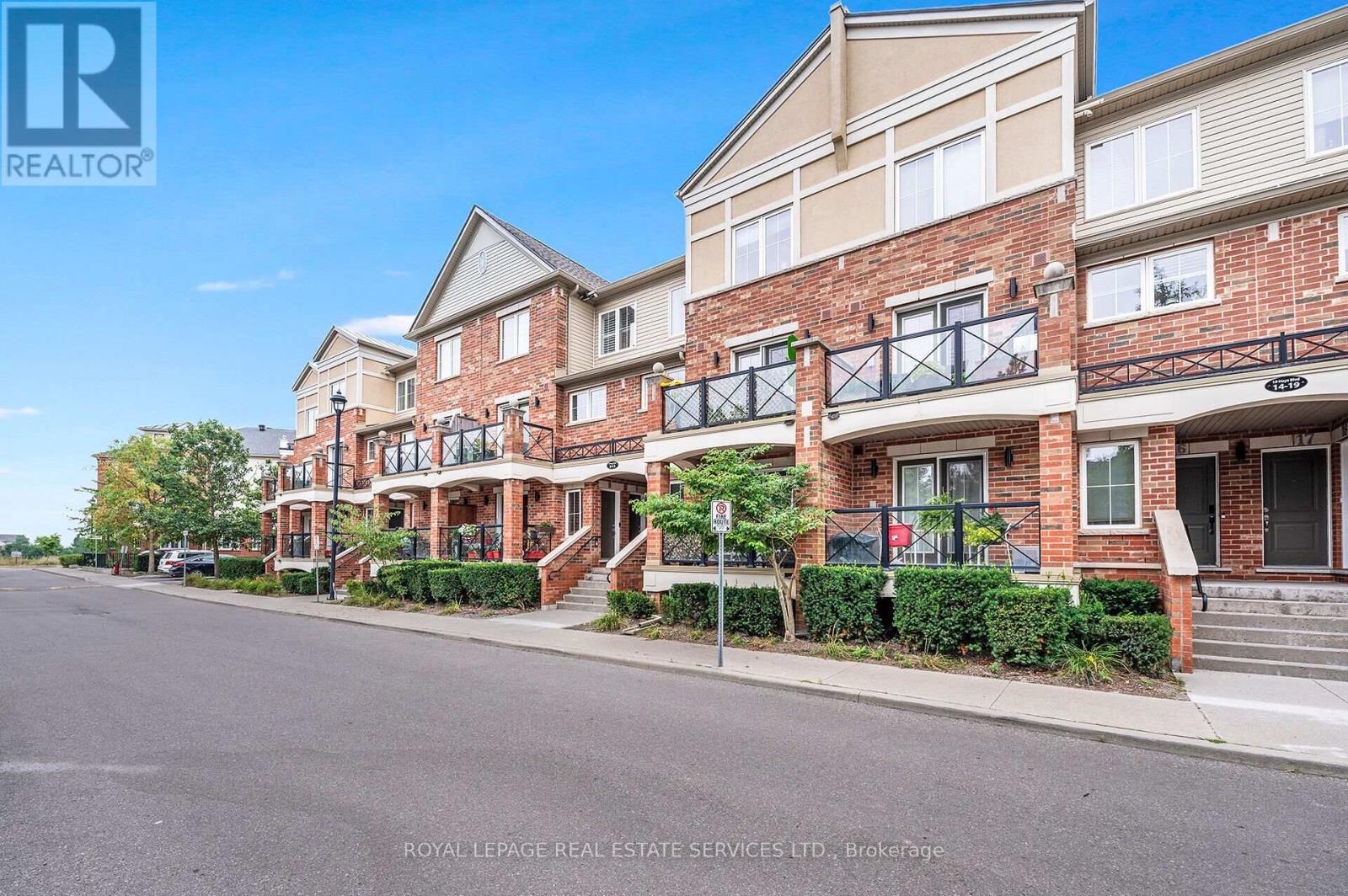 Unit 12 - 19 Hays Boulevard, Oakville, Ontario  L6H 0H8 - Photo 3 - W12459902