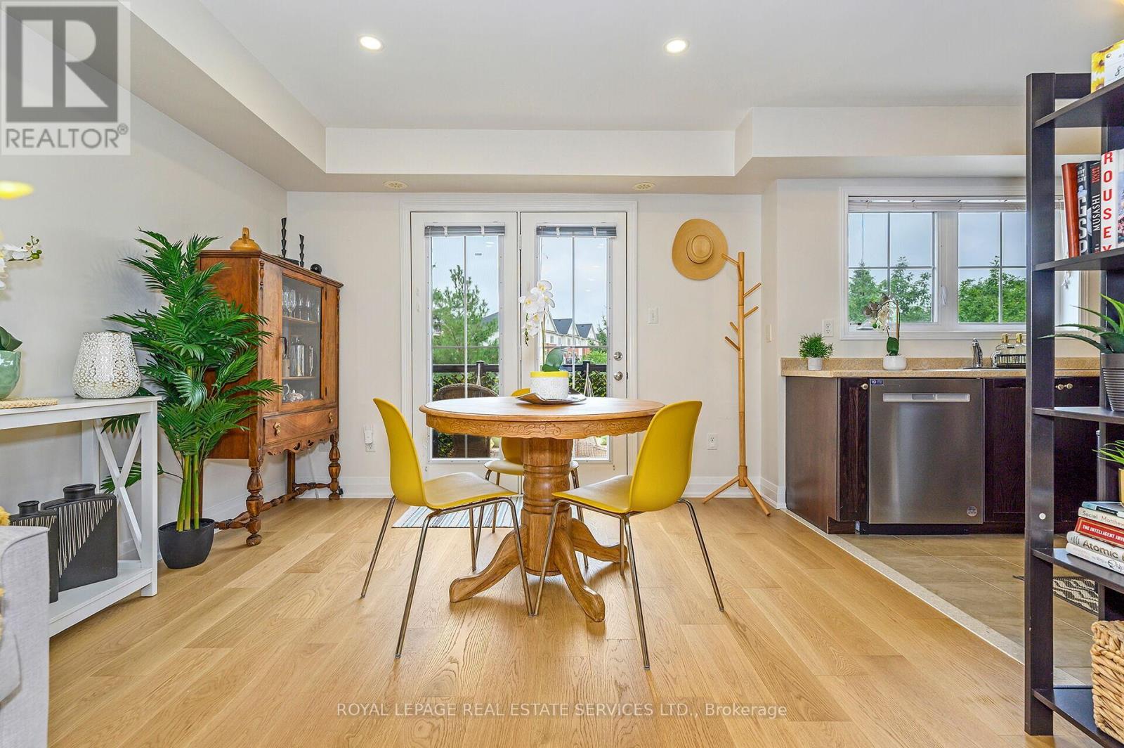 Unit 12 - 19 Hays Boulevard, Oakville, Ontario  L6H 0H8 - Photo 8 - W12459902