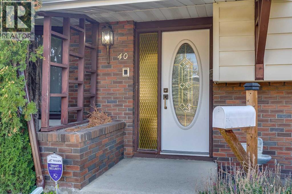 40 Anders Close, Red Deer, Alberta  T4R 1C3 - Photo 3 - A2260241
