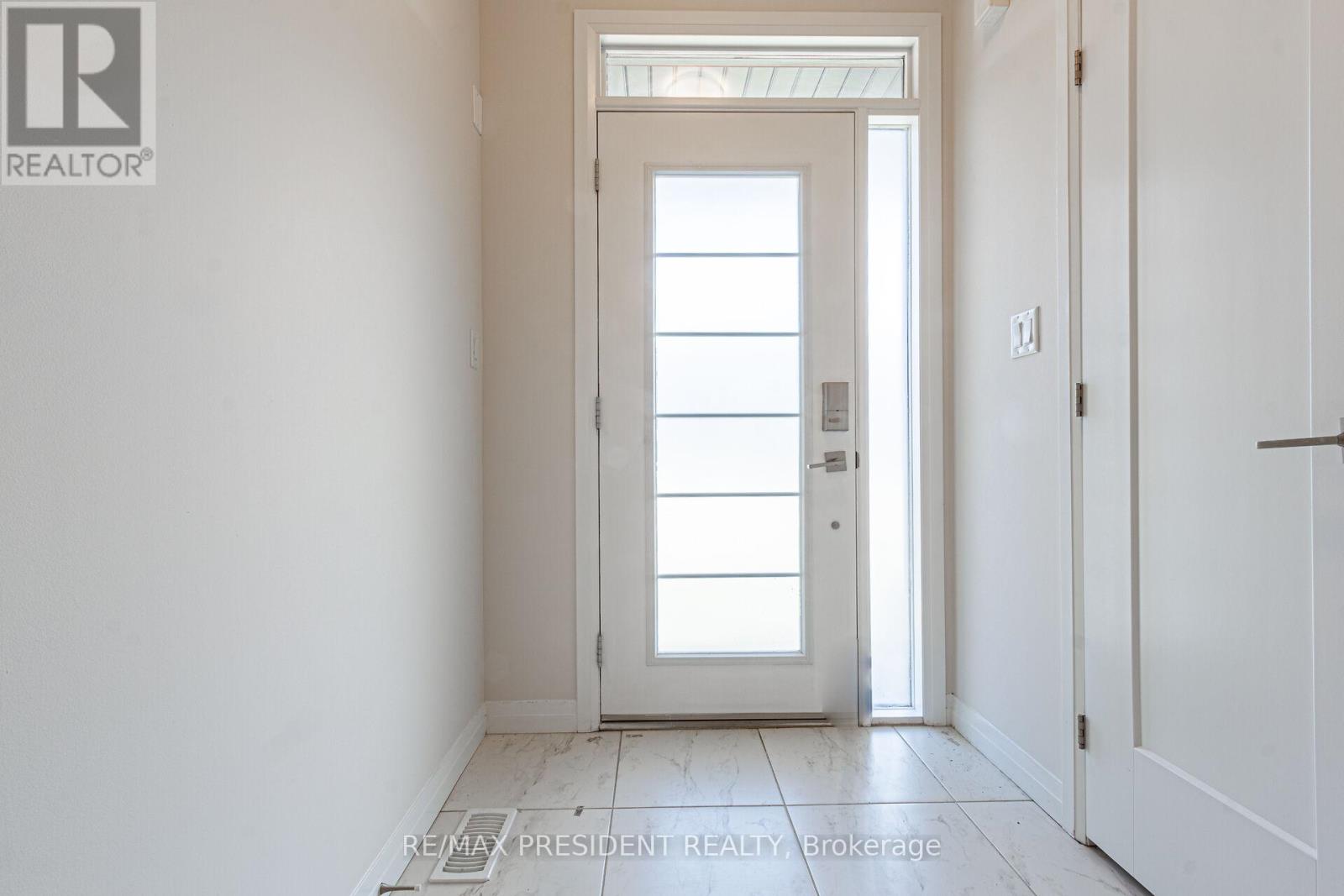 25 Greenwich Avenue, Hamilton, Ontario  L8J 0L5 - Photo 4 - X12459728