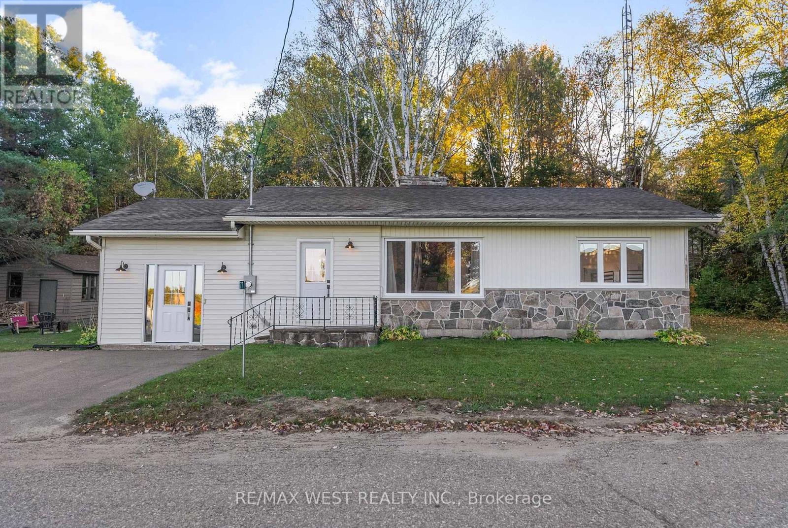 77 POST STREET, South Algonquin, Ontario