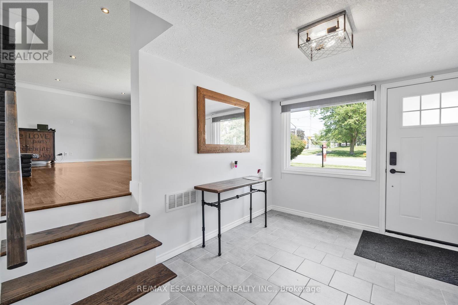 944 Concession Road, Cambridge, Ontario  N3H 4L6 - Photo 9 - X12459745