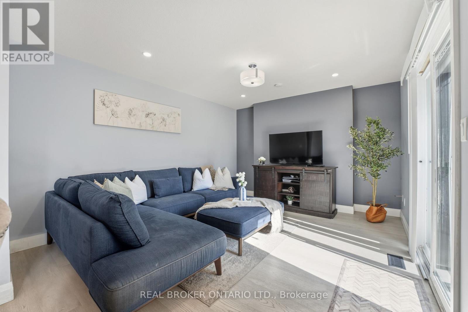 33 Winter Way, Brantford, Ontario  N3T 6G4 - Photo 14 - X12459761
