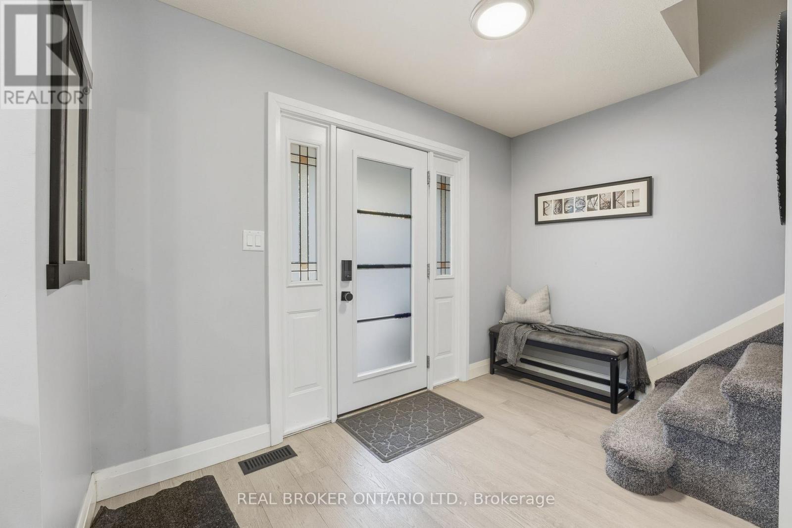 33 Winter Way, Brantford, Ontario  N3T 6G4 - Photo 3 - X12459761