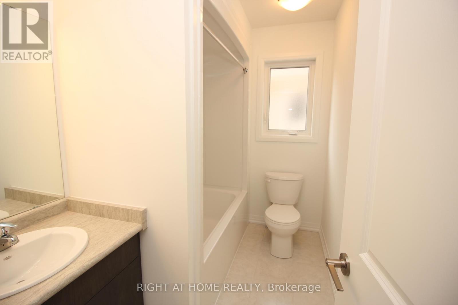 136 Alicia Crescent, Thorold, Ontario  L2V 0M2 - Photo 18 - X12459762