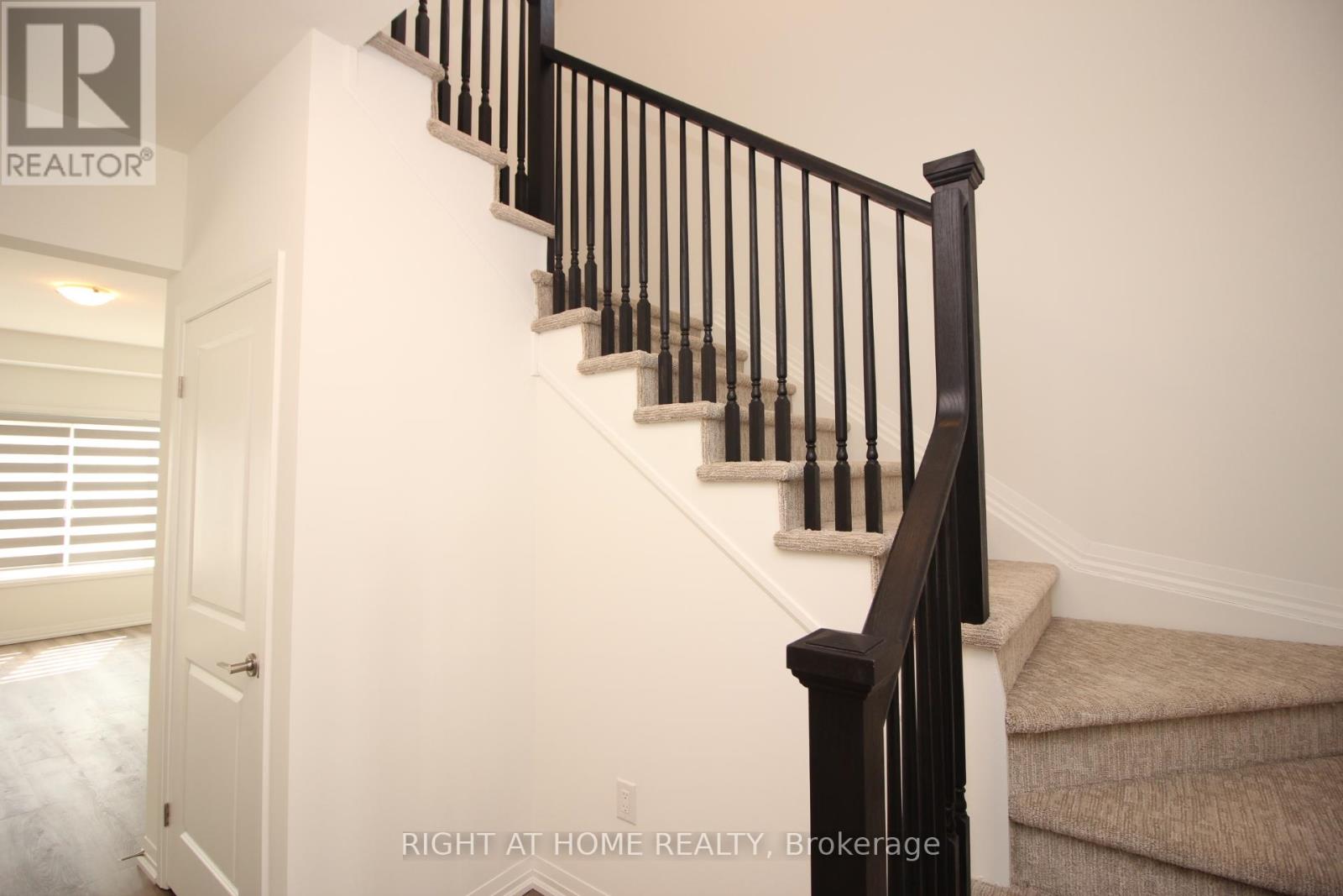 136 Alicia Crescent, Thorold, Ontario  L2V 0M2 - Photo 2 - X12459762