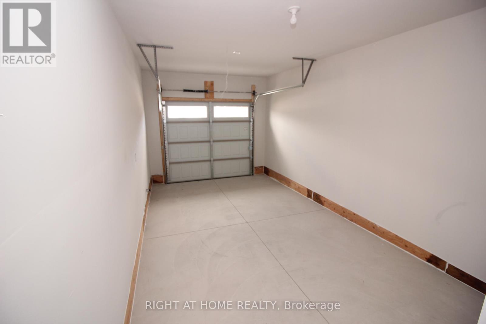 136 Alicia Crescent, Thorold, Ontario  L2V 0M2 - Photo 25 - X12459762