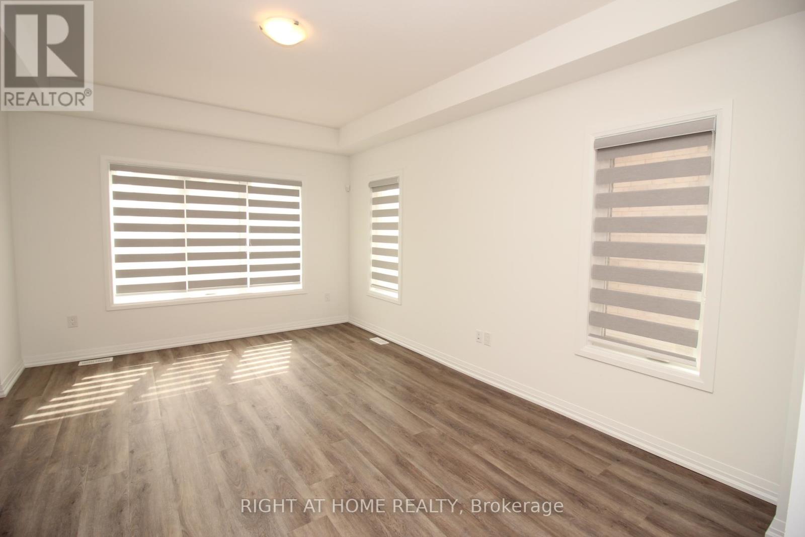 136 Alicia Crescent, Thorold, Ontario  L2V 0M2 - Photo 5 - X12459762