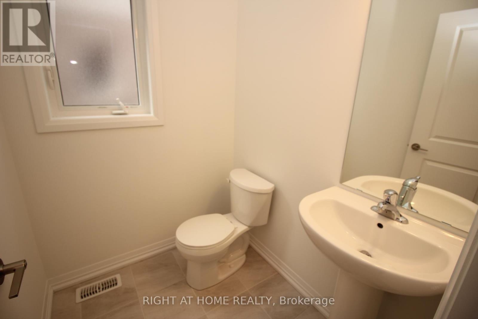 136 Alicia Crescent, Thorold, Ontario  L2V 0M2 - Photo 9 - X12459762