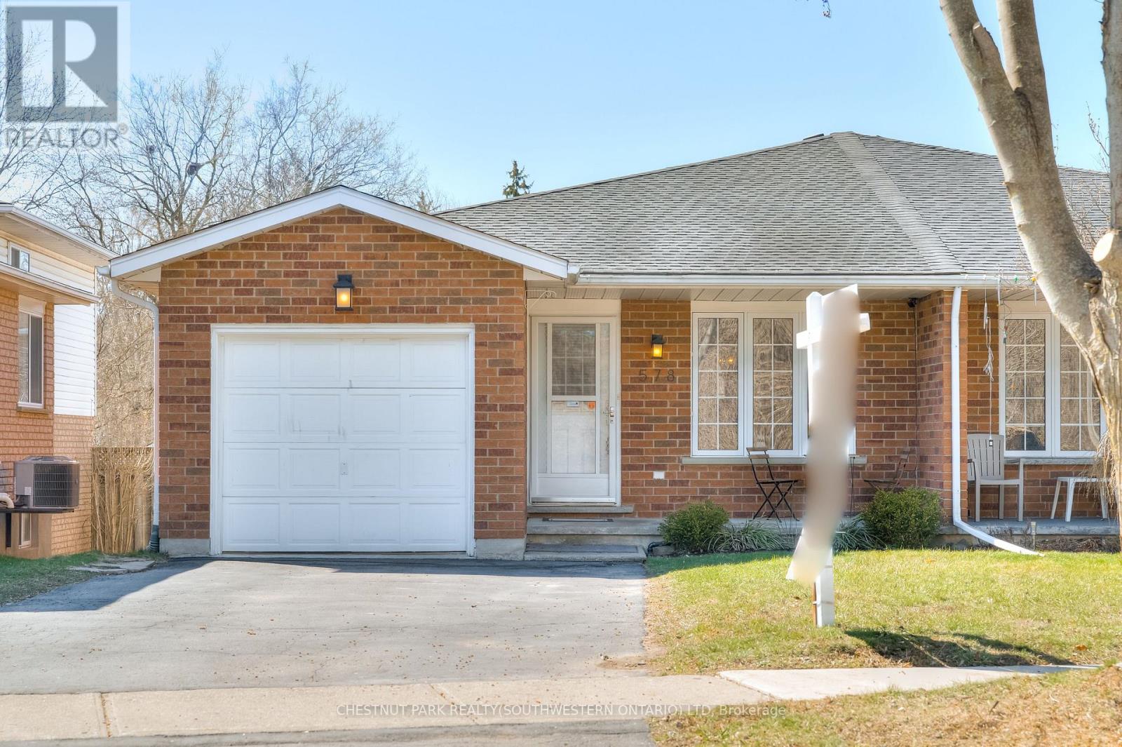 578 Old Huron Place, Kitchener, Ontario  N2R 1L8 - Photo 3 - X12459769