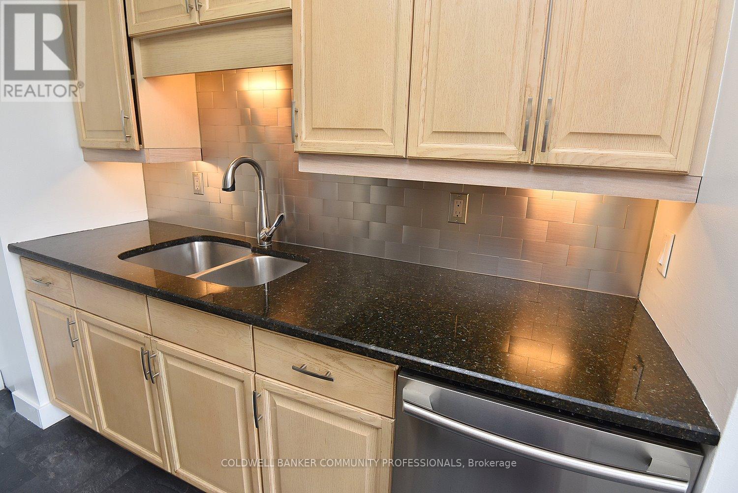 606 - 222 Jackson Street W, Hamilton, Ontario  L8P 4S5 - Photo 12 - X12459797