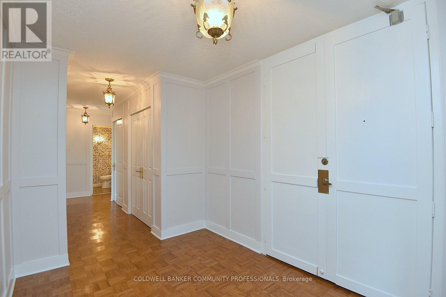 606 - 222 Jackson Street W, Hamilton, Ontario  L8P 4S5 - Photo 4 - X12459797