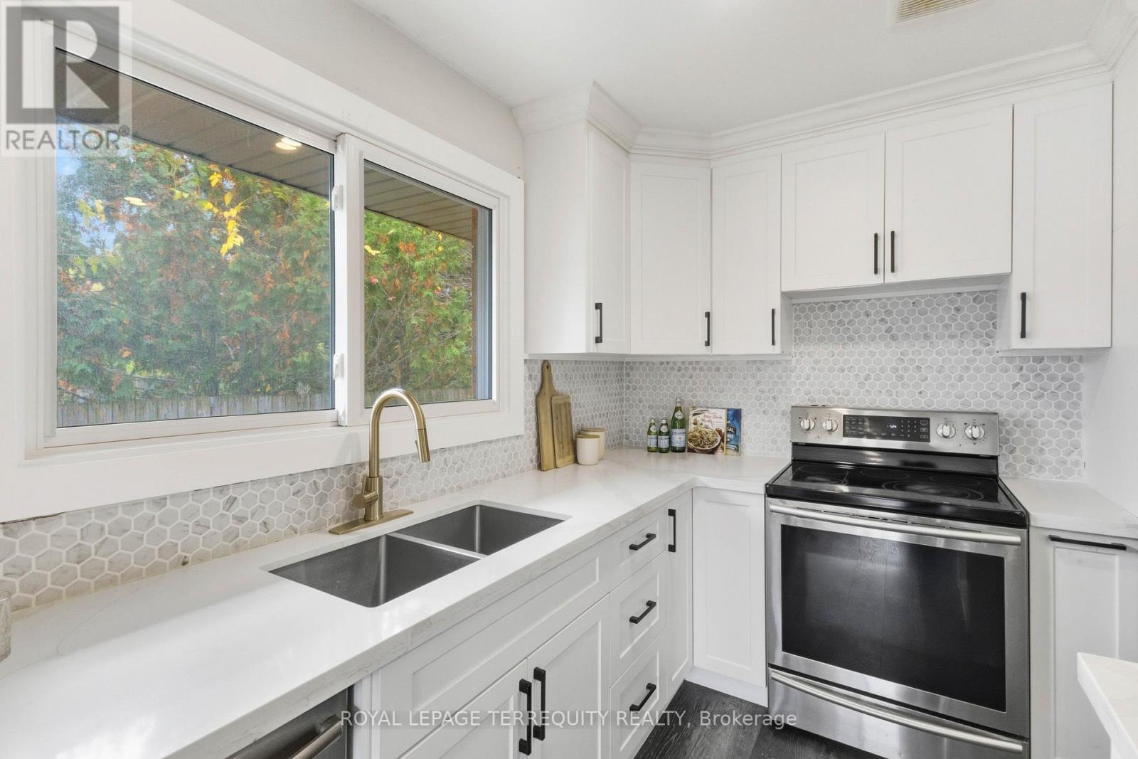183 Emerson Avenue, London South, Ontario  N5Z 3L5 - Photo 15 - X12459800