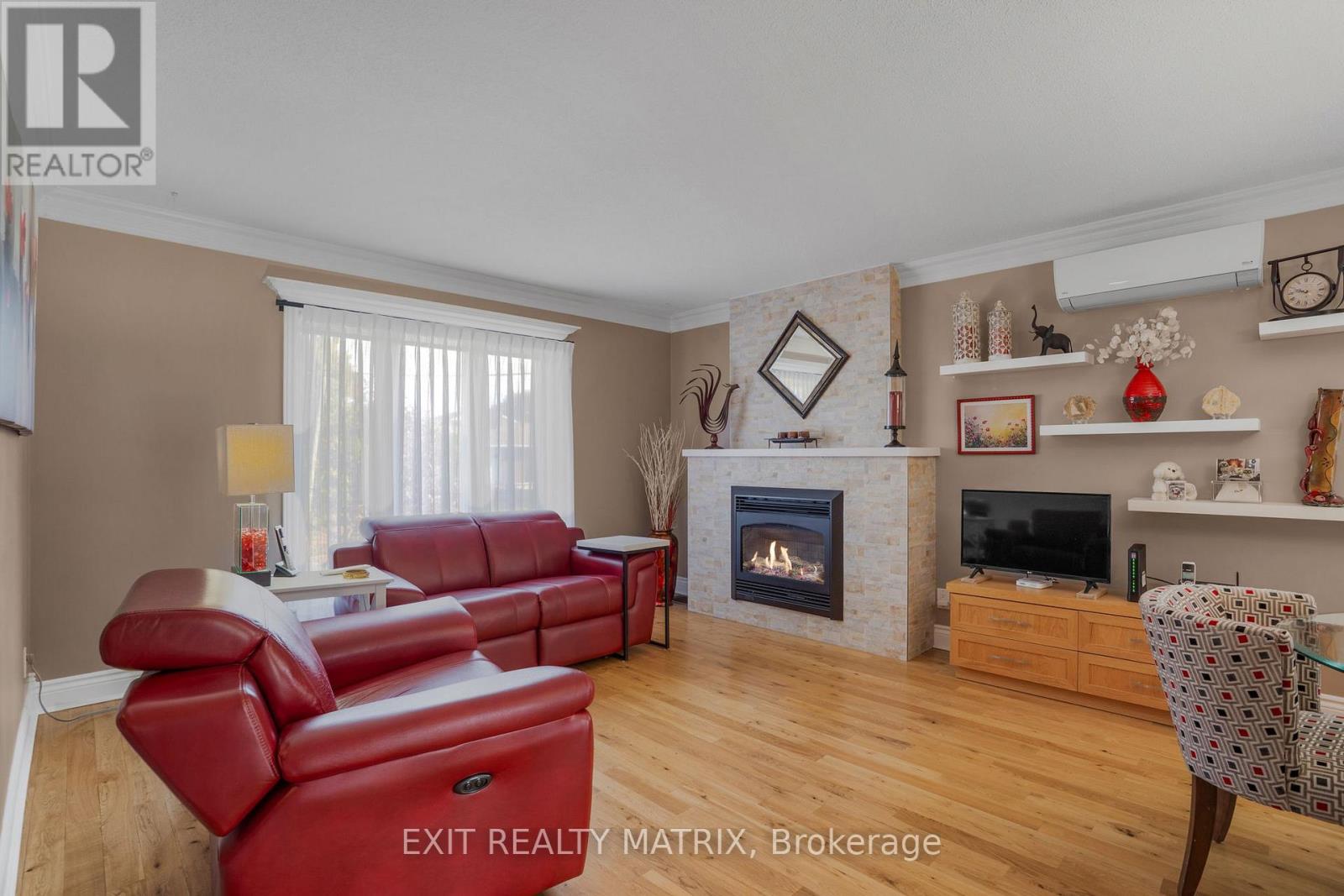 1124 Ghislain Street, Hawkesbury, Ontario  K6A 3G3 - Photo 5 - X12459985
