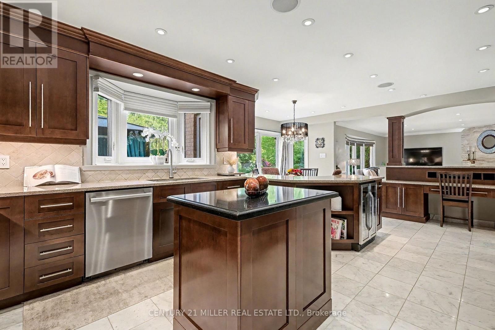 1213 Bowman Drive, Oakville, Ontario  L6M 2T4 - Photo 11 - W12384912