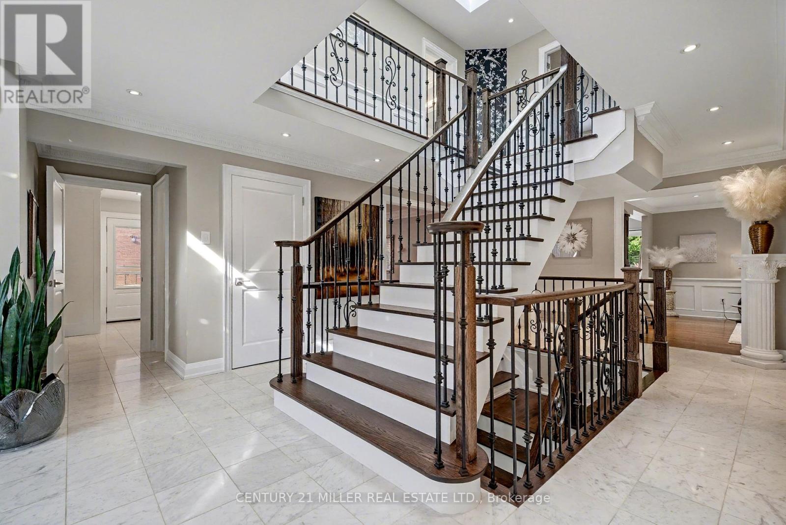 1213 Bowman Drive, Oakville, Ontario  L6M 2T4 - Photo 5 - W12384912
