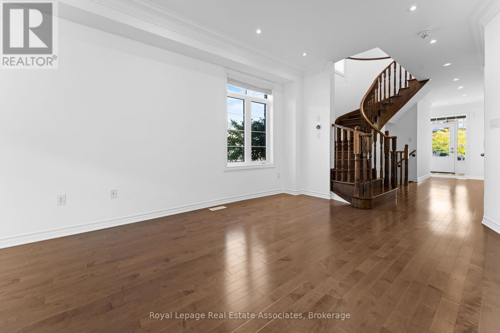 8 Sierra Crescent, Halton Hills, Ontario  L7G 0L9 - Photo 16 - W12459280