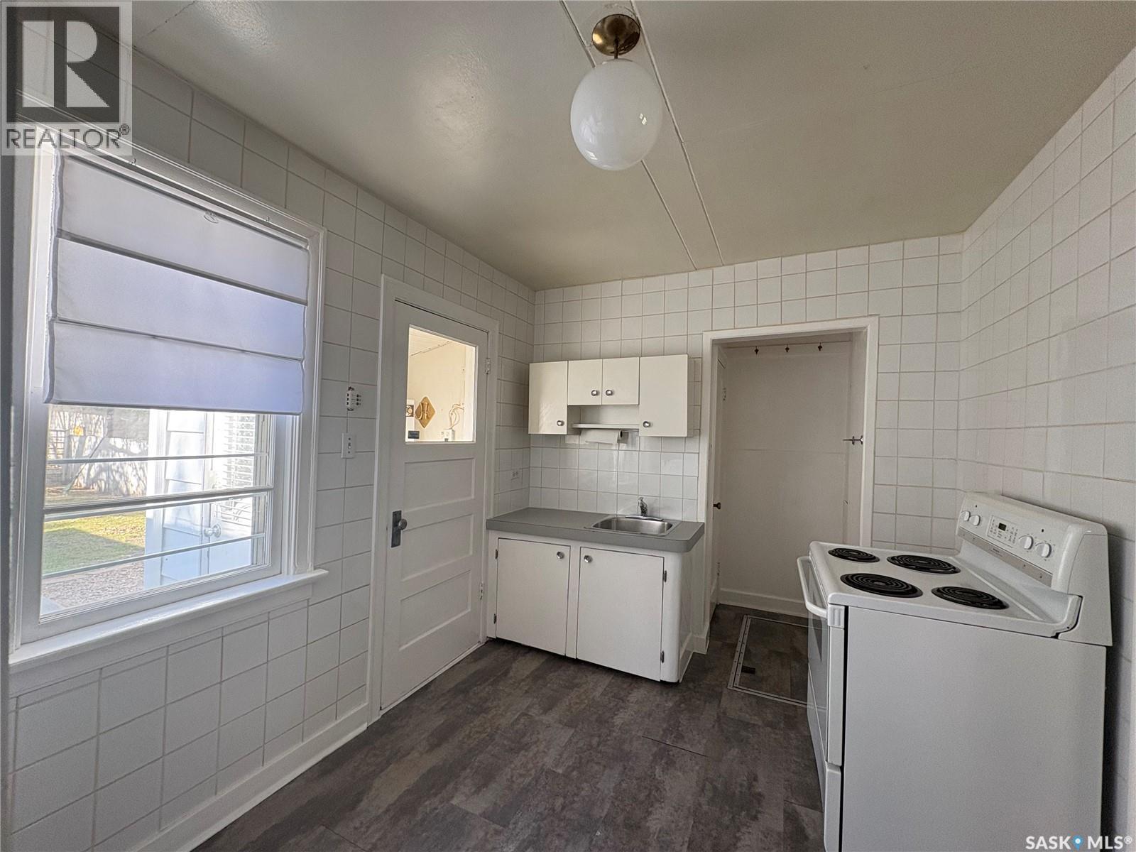 2232 Broder Street, Regina, Saskatchewan  S4N 3S6 - Photo 8 - SK020738